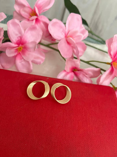 Sleek Open Hoop Everyday Chic Earrings